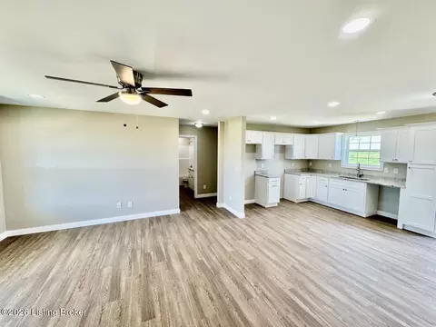 Living - 1574 Old Perryville Loop, Springfield, KY 40069 photo 3 of 3