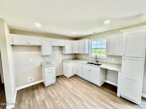 Kitchen - 1574 Old Perryville Loop, Springfield, KY 40069 photo 1 of 3