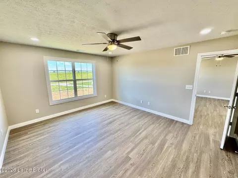Bedroom - 1574 Old Perryville Loop, Springfield, KY 40069 photo 1 of 6
