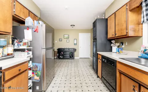 Entry Way - 181 Eathan Ct, Mount Washington, KY 40047 photo 6 of 8