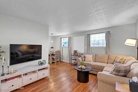 226 Middletown Sq, Louisville, KY 40243