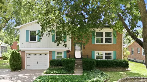 1101 King Arthur Ln, Louisville, KY 40222