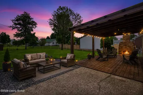 152 Dennis Dr, Shepherdsville, KY 40165