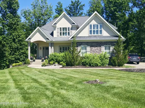 2003 Wooded Oak Ln, Crestwood, KY 40014