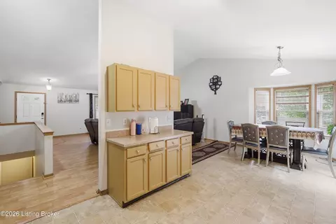 5201 Bannon Crossings Dr, Louisville, KY 40218