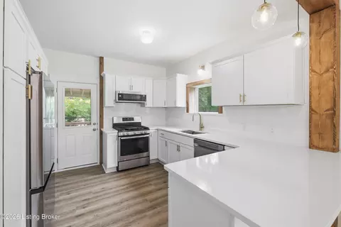 7210 Vaughn Mill Rd, Louisville, KY 40228