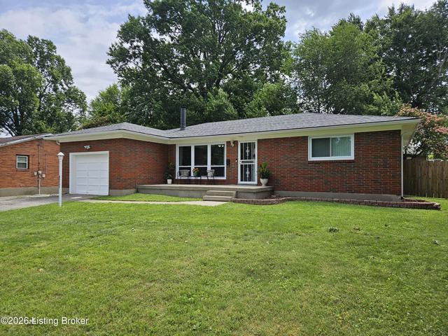 8203 Seaforth Dr, Louisville, KY 40258