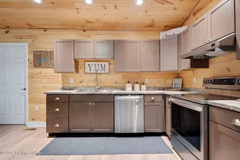Kitchen - 140 Cochise Rd, Cub Run, KY 42729 photo 3 of 3