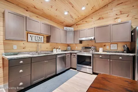 Kitchen - 140 Cochise Rd, Cub Run, KY 42729 photo 2 of 3