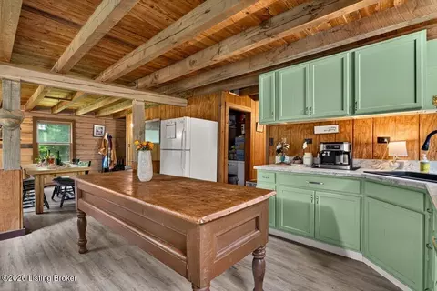 Kitchen - 116 Wolfwood Cir, Pendleton, KY 40055 photo 4 of 5