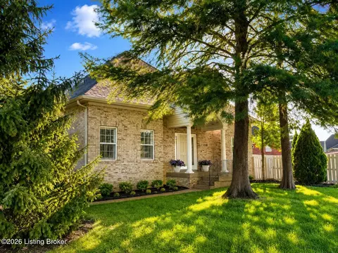 1118 Silvercrest Ln, Louisville, KY 40223