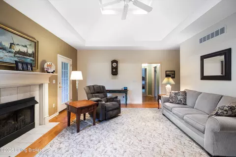 Living - 75 Magnolia Ct, Pendleton, KY 40055 photo 2 of 4