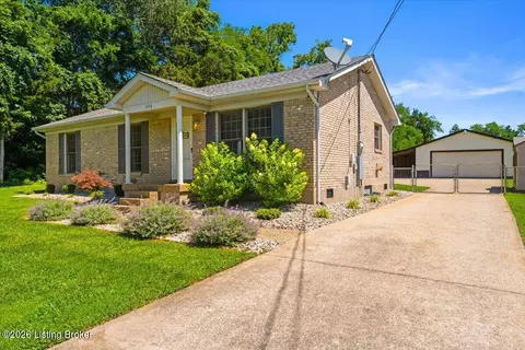 456 Oak Run Dr, Mount Washington, KY 40047