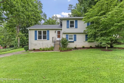 1019 Forest Ln, Goshen, KY 40026