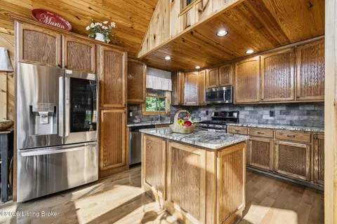 Kitchen - 99 Wren Ln, Bee Spring, KY 42207 photo 3 of 6