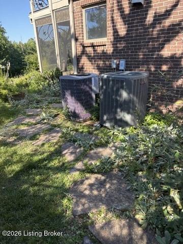 60 Osage Trl, Louisville, KY 40245