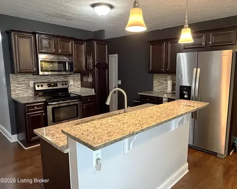 4624 Settle Blvd, Louisville, KY 40219