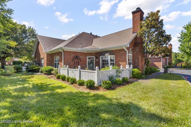 8126 Saint Andrews Village Dr, Louisville, KY 40241