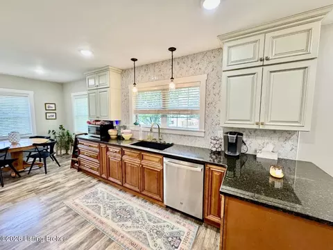 204 E Virginia Ave, Springfield, KY 40069 photo 9