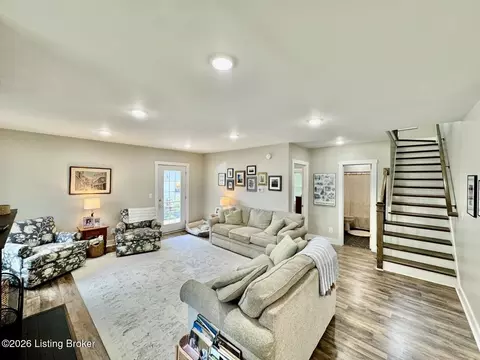 204 E Virginia Ave, Springfield, KY 40069 photo 3