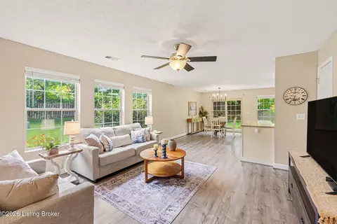 8622 Grand Neptune Dr, Louisville, KY 40228