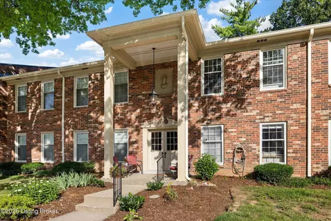 324 Stonehenge Dr #102, Louisville, KY 40207