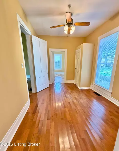 Entry Way - 516 N Walnut St, Springfield, KY 40069 photo 2 of 3