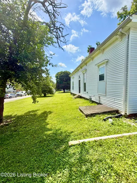 Exterior - 516 N Walnut St, Springfield, KY 40069 photo 10 of 15
