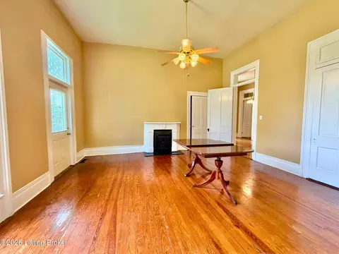 Living - 516 N Walnut St, Springfield, KY 40069 photo 1 of 4