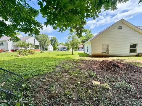 Exterior - 516 N Walnut St, Springfield, KY 40069 photo 12 of 15