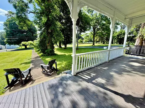 Exterior - 516 N Walnut St, Springfield, KY 40069 photo 5 of 15