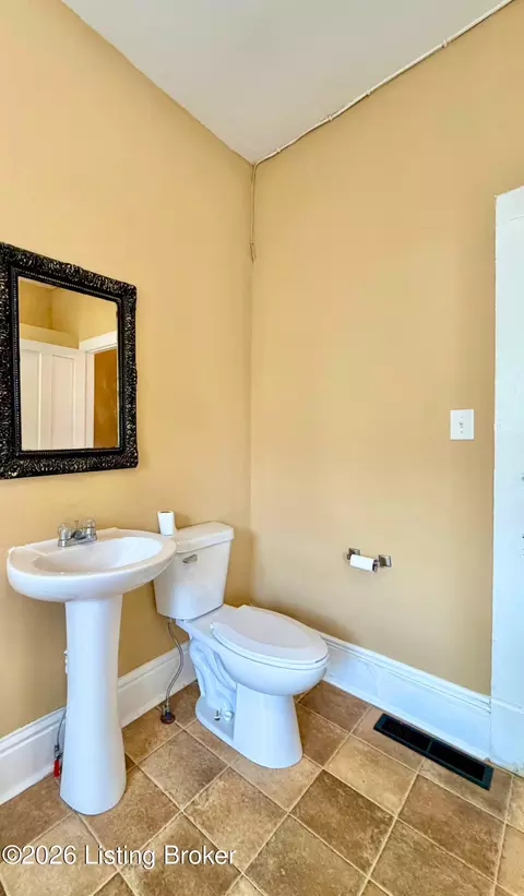 Bath - 516 N Walnut St, Springfield, KY 40069 photo 3 of 3