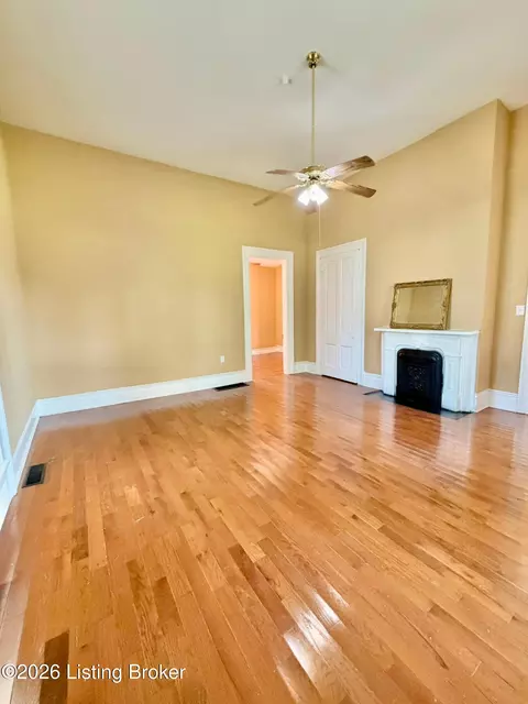 Living - 516 N Walnut St, Springfield, KY 40069 photo 3 of 4