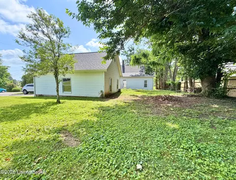 Exterior - 516 N Walnut St, Springfield, KY 40069 photo 11 of 15