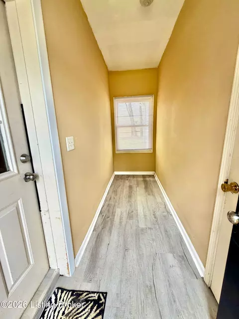 Entry Way - 516 N Walnut St, Springfield, KY 40069 photo 3 of 3