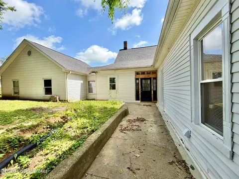 Exterior - 516 N Walnut St, Springfield, KY 40069 photo 13 of 15
