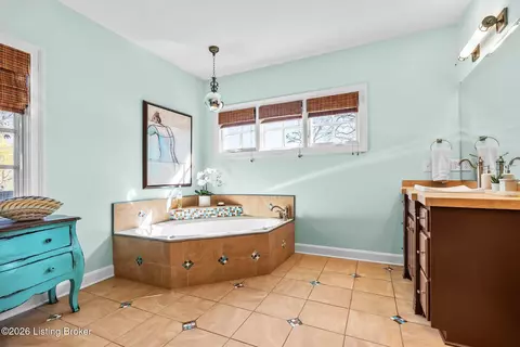Bath - 5305 Juniper Beach Rd, Prospect, KY 40059 photo 3 of 5