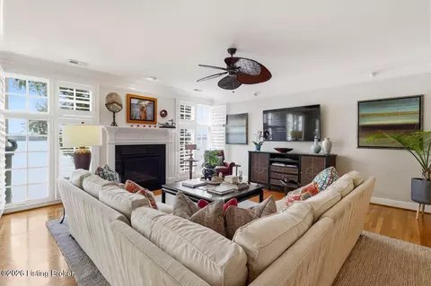 Living - 5305 Juniper Beach Rd, Prospect, KY 40059 photo 3 of 4