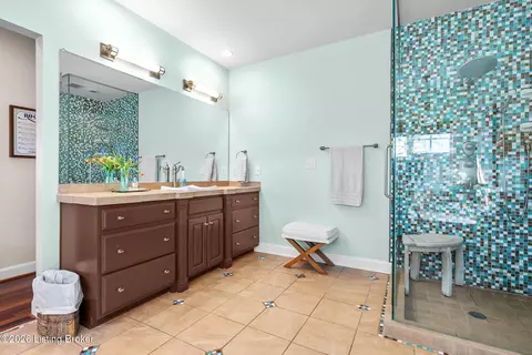 Bath - 5305 Juniper Beach Rd, Prospect, KY 40059 photo 2 of 5