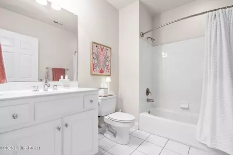 Bath - 5305 Juniper Beach Rd, Prospect, KY 40059 photo 4 of 5
