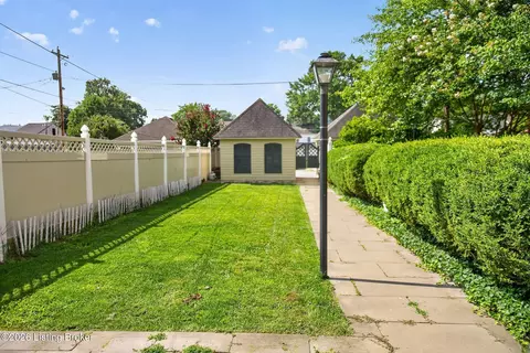 Exterior - 712 E Main St, Madison, IN 47250 photo 5 of 14
