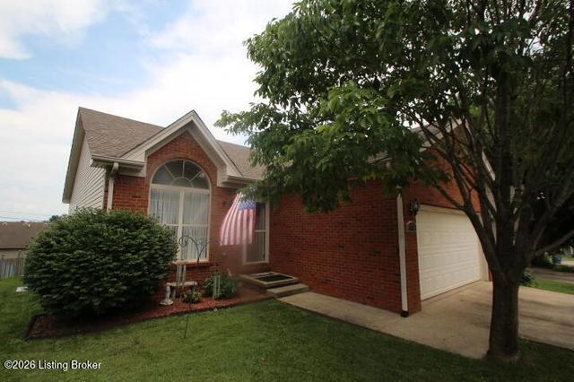 109 Yorkshire Dr, Lawrenceburg, KY 40342