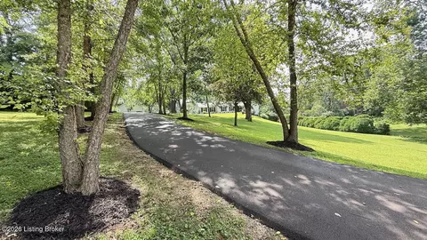 702 Dorsey Ln, Louisville, KY 40223