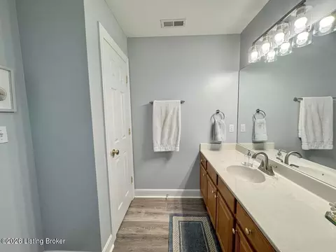 Bath - 288 Cornell Ave, Mount Washington, KY 40047 photo 3 of 6