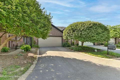 10006 Hartwick Village Dr, Louisville, KY 40241