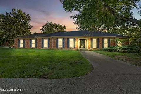 2409 Chattesworth Ln, Louisville, KY 40242