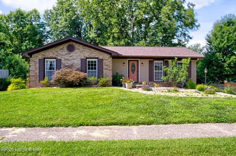 2926 Chimney Rock Ln, Louisville, KY 40220