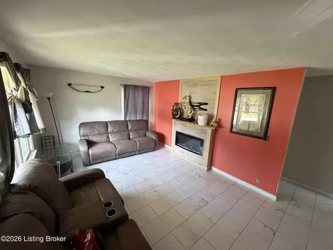 3607 Little John Ct, Louisville, KY 40219