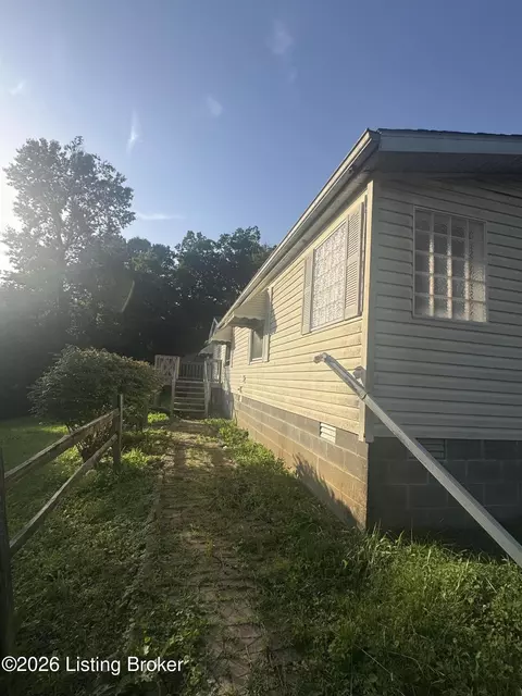 286 Moores Ln, Clermont, KY 40110