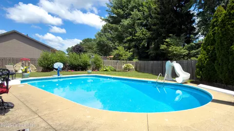 2611 Kennersley Dr, Louisville, KY 40242
